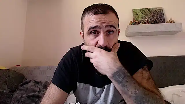 Snapshot of ivat80 chatting on January 17, 8:56 am ivat80 online show from January 17, 8:56 am