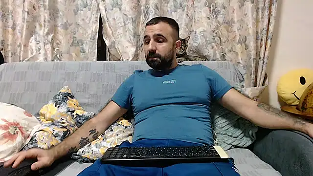 Snapshot of ivat80 chatting on February 2, 6:53 pm ivat80 online show from February 2, 6:53 pm