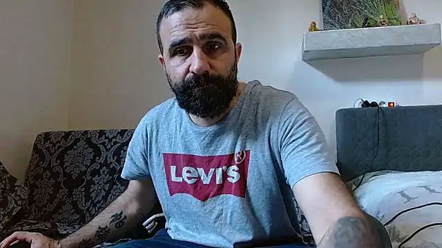 Snapshot of ivat80 chatting on March 11, 5:46 am ivat80 online show from March 11, 5:46 am