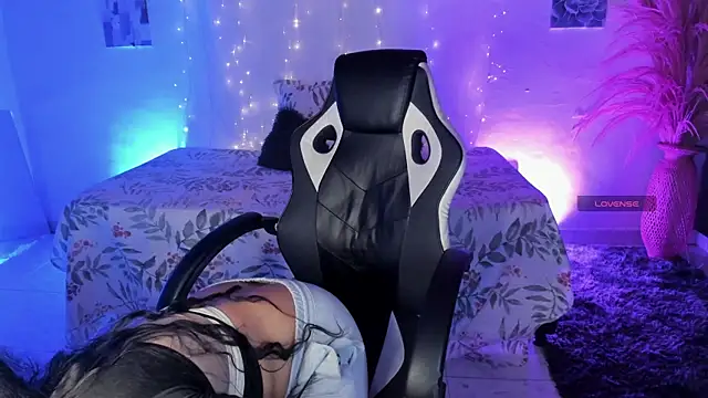 Riana Kean online show from December 3, 3:14 am