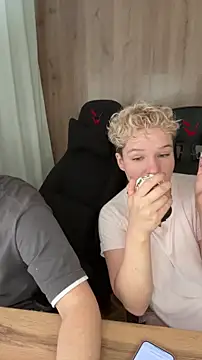 Snapshot of MrMrsRight chatting on September 29, 7:46 am MrMrsRight online show from September 29, 7:46 am