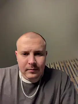 Snapshot of MrMrsRight chatting on October 25, 10:12 am MrMrsRight online show from October 25, 10:12 am