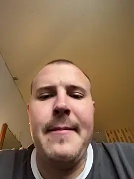 Snapshot of MrMrsRight chatting on October 31, 7:09 am MrMrsRight online show from October 31, 7:09 am