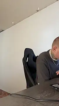 Snapshot of MrMrsRight chatting on November 1, 8:05 am MrMrsRight online show from November 1, 8:05 am