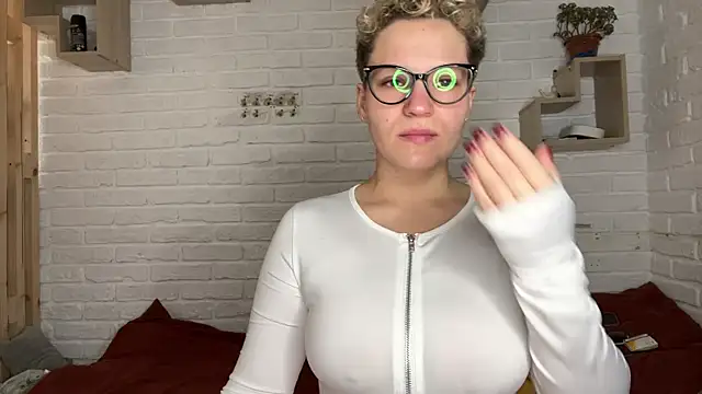 Snapshot of MrMrsRight chatting on November 20, 10:04 am MrMrsRight online show from November 20, 10:04 am