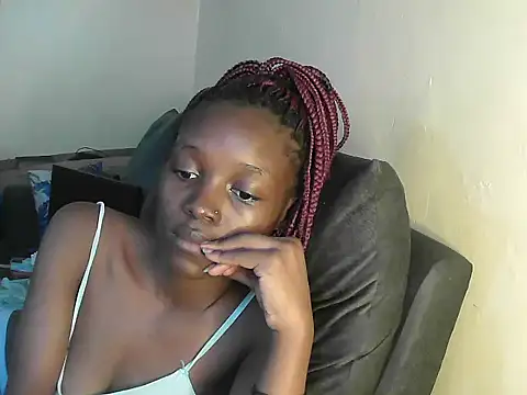 Snapshot of petite_clara24 chatting on February 22, 10:18 am petite clara24 online show from February 22, 10:18 am