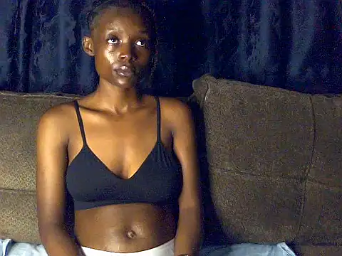 Snapshot of petite_clara24 chatting on February 7, 9:29 pm petite clara24 online show from February 7, 9:29 pm