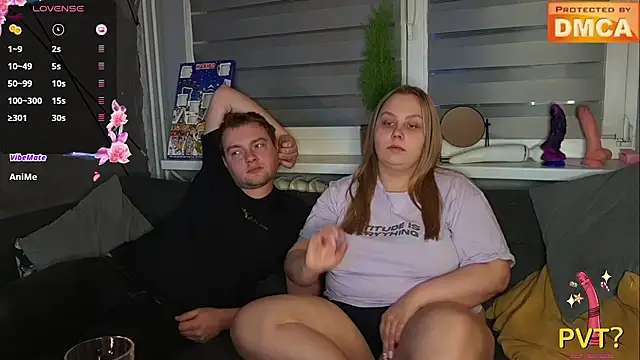 hot            couple online show from December 14, 11:45 pm