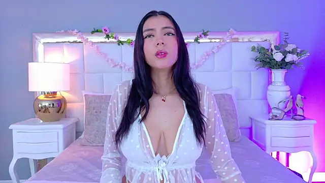 Snapshot of Julie_Bennet chatting on October 9, 5:05 am Julie Bennet online show from October 9, 5:05 am