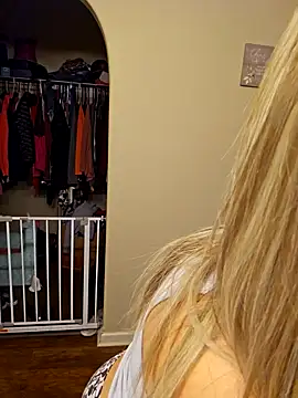 ellieconradxo online show from January 29, 4:15 am