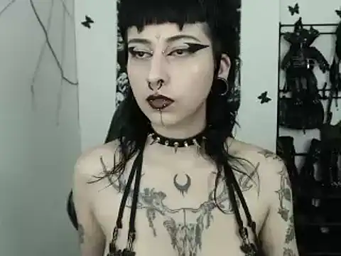 Snapshot of n0sferatus__ chatting on October 4, 2:42 am n0sferatus online show from October 4, 2:42 am