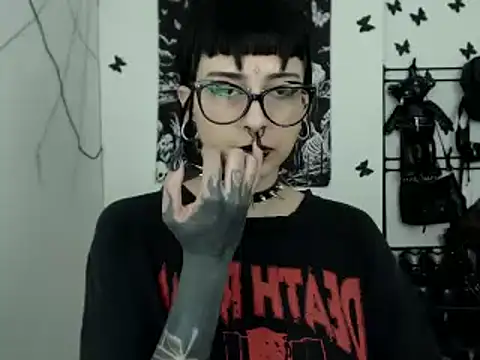 Snapshot of n0sferatus__ chatting on October 28, 3:54 am n0sferatus online show from October 28, 3:54 am