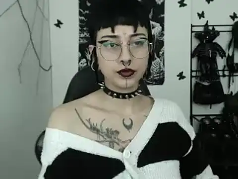 Snapshot of n0sferatus__ chatting on October 30, 4:14 am n0sferatus online show from October 30, 4:14 am