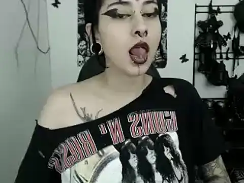 Snapshot of n0sferatus__ chatting on November 13, 3:16 am n0sferatus online show from November 13, 3:16 am