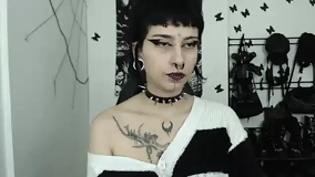 Snapshot of n0sferatus__ chatting on November 19, 4:23 am n0sferatus online show from November 19, 4:23 am