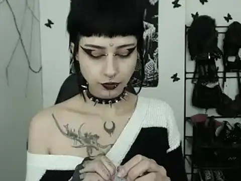 Snapshot of n0sferatus__ chatting on December 20, 3:46 am n0sferatus online show from December 20, 3:46 am