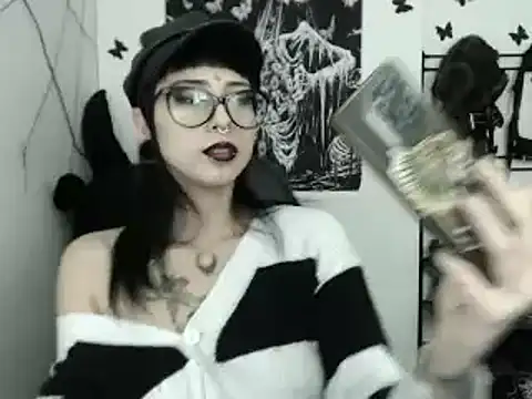 Snapshot of n0sferatus__ chatting on January 12, 4:18 am n0sferatus online show from January 12, 4:18 am