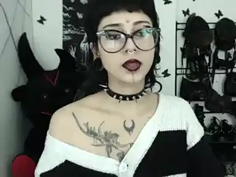 Snapshot of n0sferatus__ chatting on January 18, 3:10 am n0sferatus online show from January 18, 3:10 am