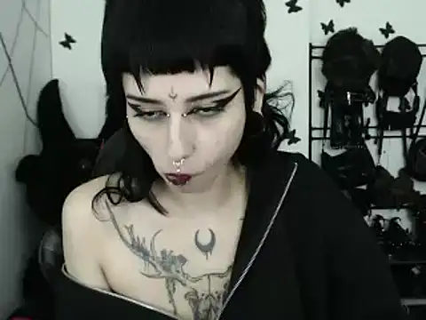 Snapshot of n0sferatus__ chatting on February 25, 3:05 am n0sferatus online show from February 25, 3:05 am