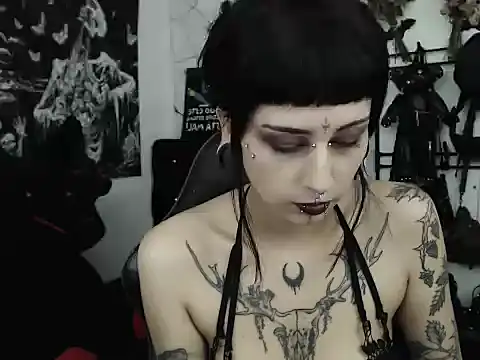 Snapshot of n0sferatus__ chatting on June 24, 3:27 am n0sferatus online show from June 24, 3:27 am