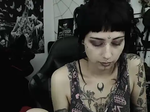 Snapshot of n0sferatus__ chatting on June 25, 2:55 am n0sferatus online show from June 25, 2:55 am
