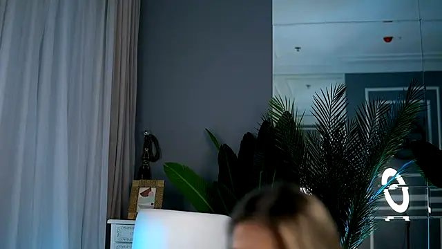 KellyMathews online show from September 10, 2:11 am