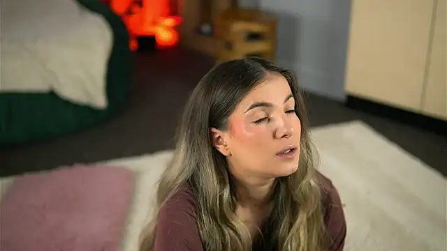 KellyMathews online show from June 11, 2:22 am