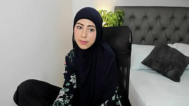 Snapshot of chaymae_nah_ chatting on March 7, 3:49 pm chaymae nah online show from March 7, 3:49 pm