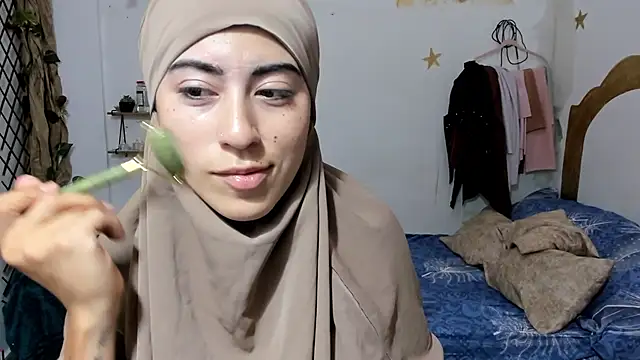 Snapshot of chaymae_nah_ chatting on September 23, 10:46 pm chaymae nah online show from September 23, 10:46 pm