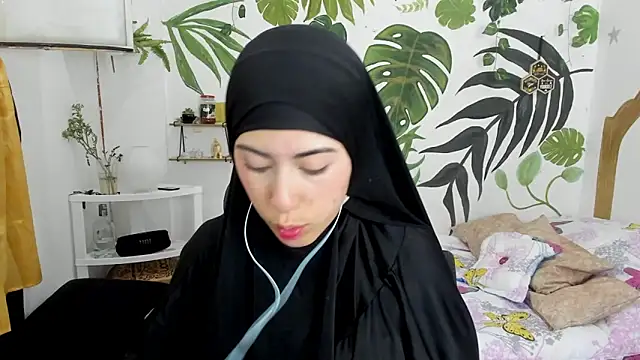 Snapshot of chaymae_nah_ chatting on October 19, 8:42 pm chaymae nah online show from October 19, 8:42 pm