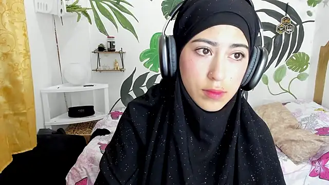 Snapshot of chaymae_nah_ chatting on October 24, 11:12 pm chaymae nah online show from October 24, 11:12 pm