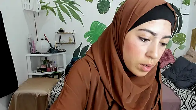 Snapshot of chaymae_nah_ chatting on December 2, 5:13 am chaymae nah online show from December 2, 5:13 am