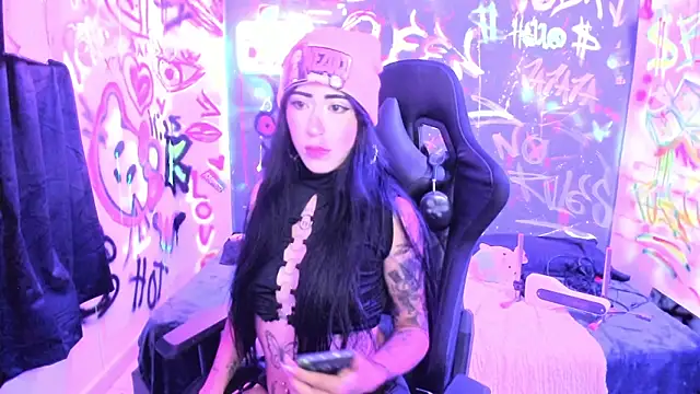 chaymae nah  online show from April 29, 3:10 am