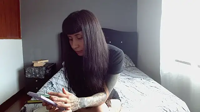 Emilia 1995 online show from June 15, 6:10 pm