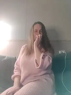 Snapshot of Evelina_cute chatting on December 15, 3:20 pm Evelina cute online show from December 15, 3:20 pm