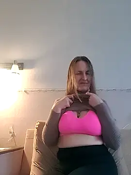 Snapshot of Evelina_cute chatting on October 23, 1:43 pm Evelina cute online show from October 23, 1:43 pm