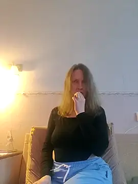 Snapshot of Evelina_cute chatting on November 6, 12:06 pm Evelina cute online show from November 6, 12:06 pm