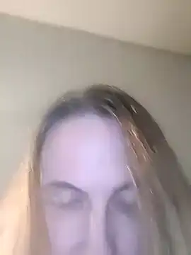 Snapshot of Evelina_cute chatting on November 8, 3:12 pm Evelina cute online show from November 8, 3:12 pm