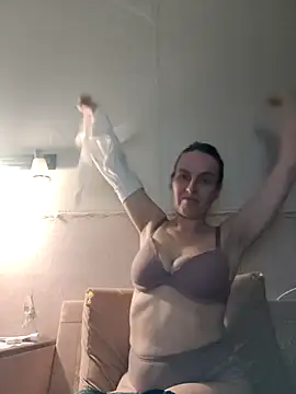 Snapshot of Evelina_cute chatting on November 9, 5:22 pm Evelina cute online show from November 9, 5:22 pm