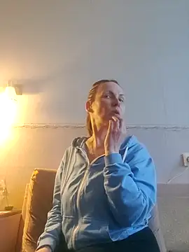 Snapshot of Evelina_cute chatting on December 16, 11:15 am Evelina cute online show from December 16, 11:15 am