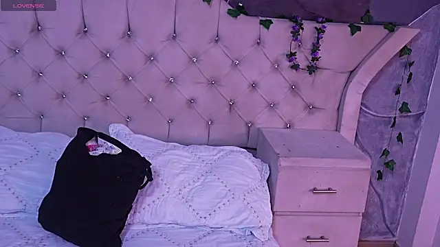 AmberGreyy  online show from April 24, 5:48 pm