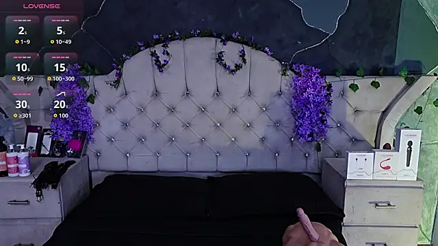 Snapshot of AmberGreyy_ chatting on June 15, 6:54 pm AmberGreyy online show from June 15, 6:54 pm