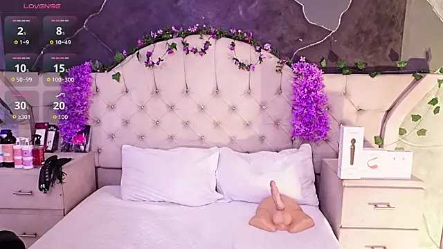 Snapshot of AmberGreyy_ chatting on June 28, 6:03 pm AmberGreyy online show from June 28, 6:03 pm