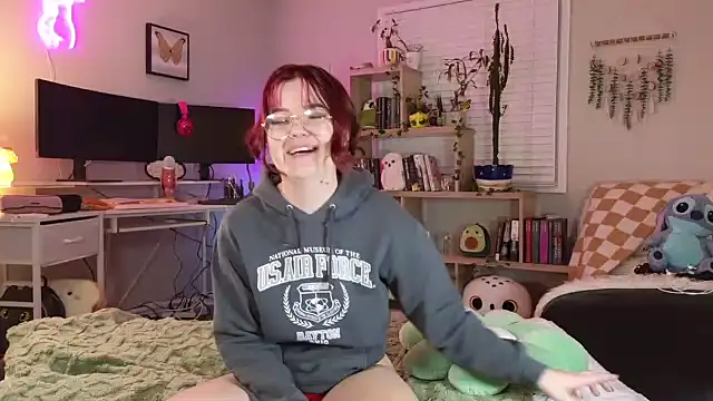 Snapshot of rodeobrii chatting on February 4, 1:45 am rodeobrii online show from February 4, 1:45 am