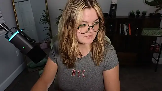 Snapshot of rodeobrii chatting on October 4, 2:31 am rodeobrii online show from October 4, 2:31 am