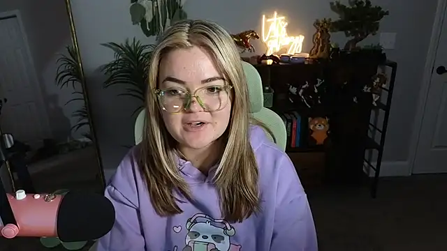 Snapshot of rodeobrii chatting on October 20, 1:06 am rodeobrii online show from October 20, 1:06 am