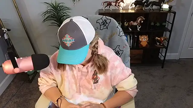 Snapshot of rodeobrii chatting on November 25, 12:43 am rodeobrii online show from November 25, 12:43 am