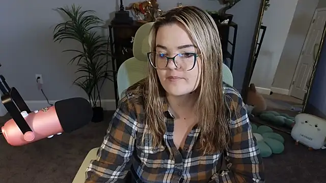 Snapshot of rodeobrii chatting on December 3, 2:30 am rodeobrii online show from December 3, 2:30 am