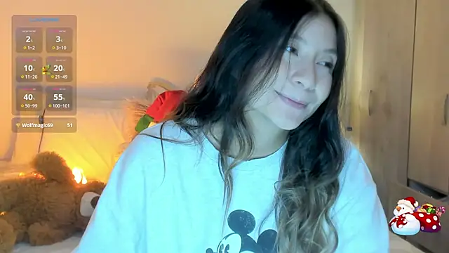 Snapshot of HelennaMoon_ chatting on January 2, 11:49 pm HelennaMoon online show from January 2, 11:49 pm