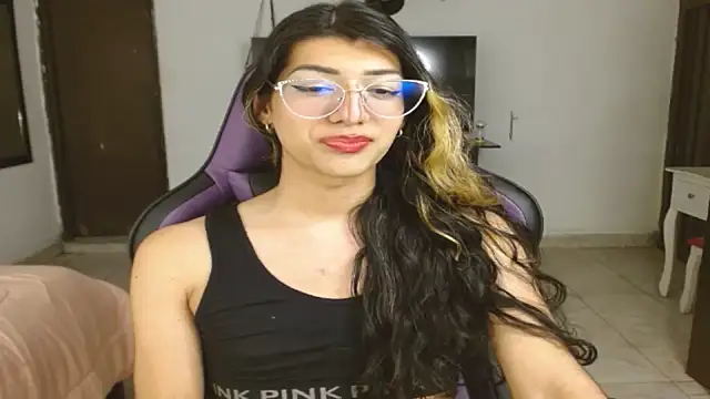 Snapshot of engielphoenis14 chatting on January 31, 8:54 am engielphoenis14 online show from January 31, 8:54 am